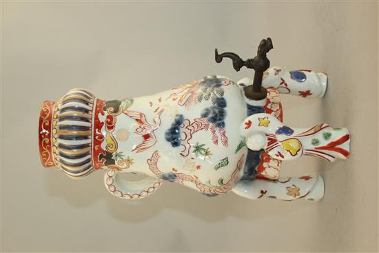 A Japanese Arita porcelain coffee pot, c.1700, 29.5cm